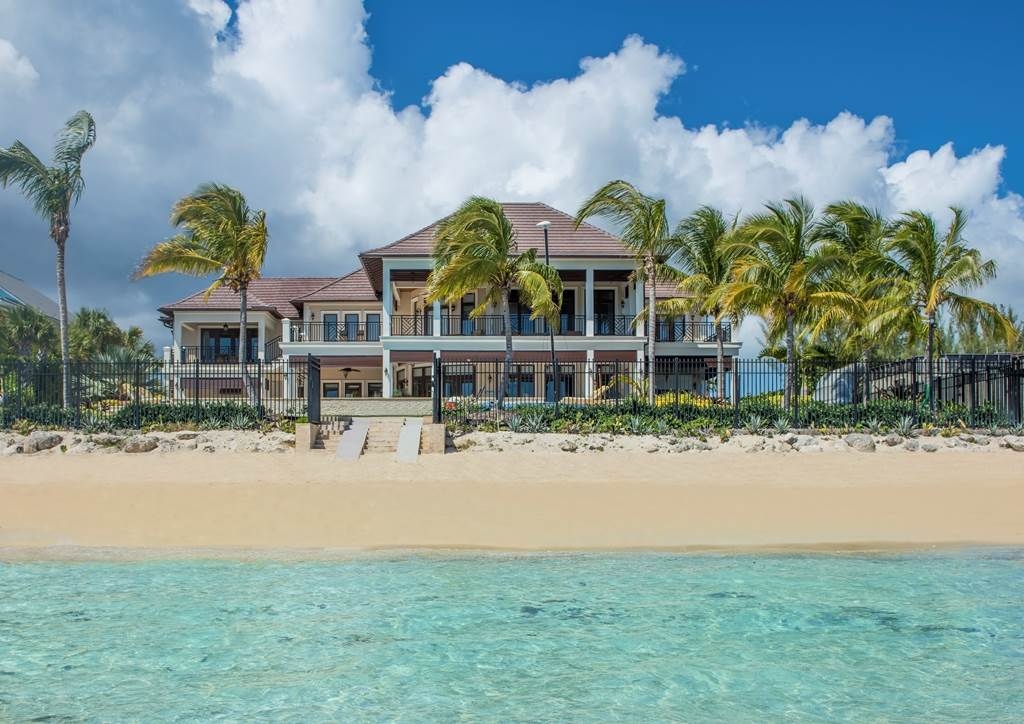 Happy Feet - Beachfront Home, Coral Harbour, Nassau